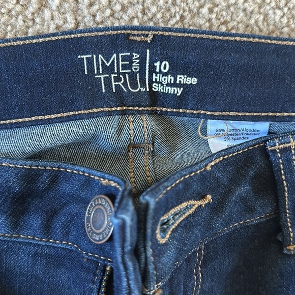 Time and Tru High Rise Skinny Size 10 women’s jeans. Dark wash. - Picture 3 of 3